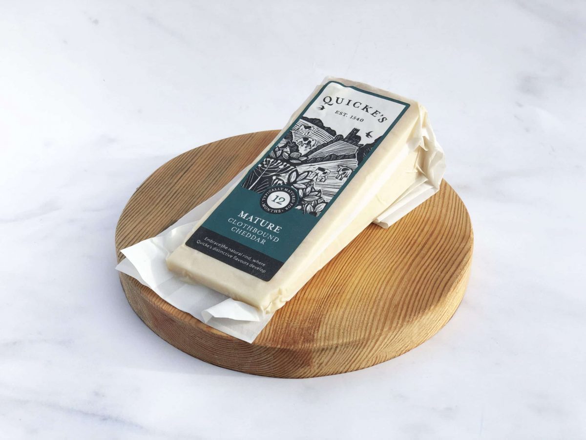 Quicke's Mature Clothbound Cheddar Prepack